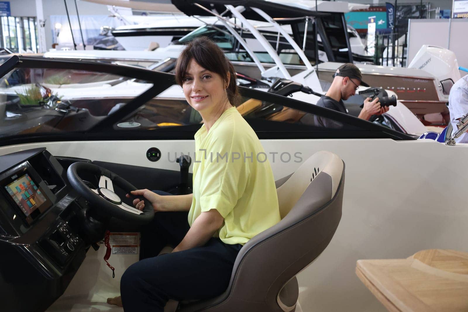 The Interboot 2024 trade fair in Friedrichshafen will open its doors on 25.09.2024. During the press tour and the presentation of the trade fair innovations,model Cora was already fascinated