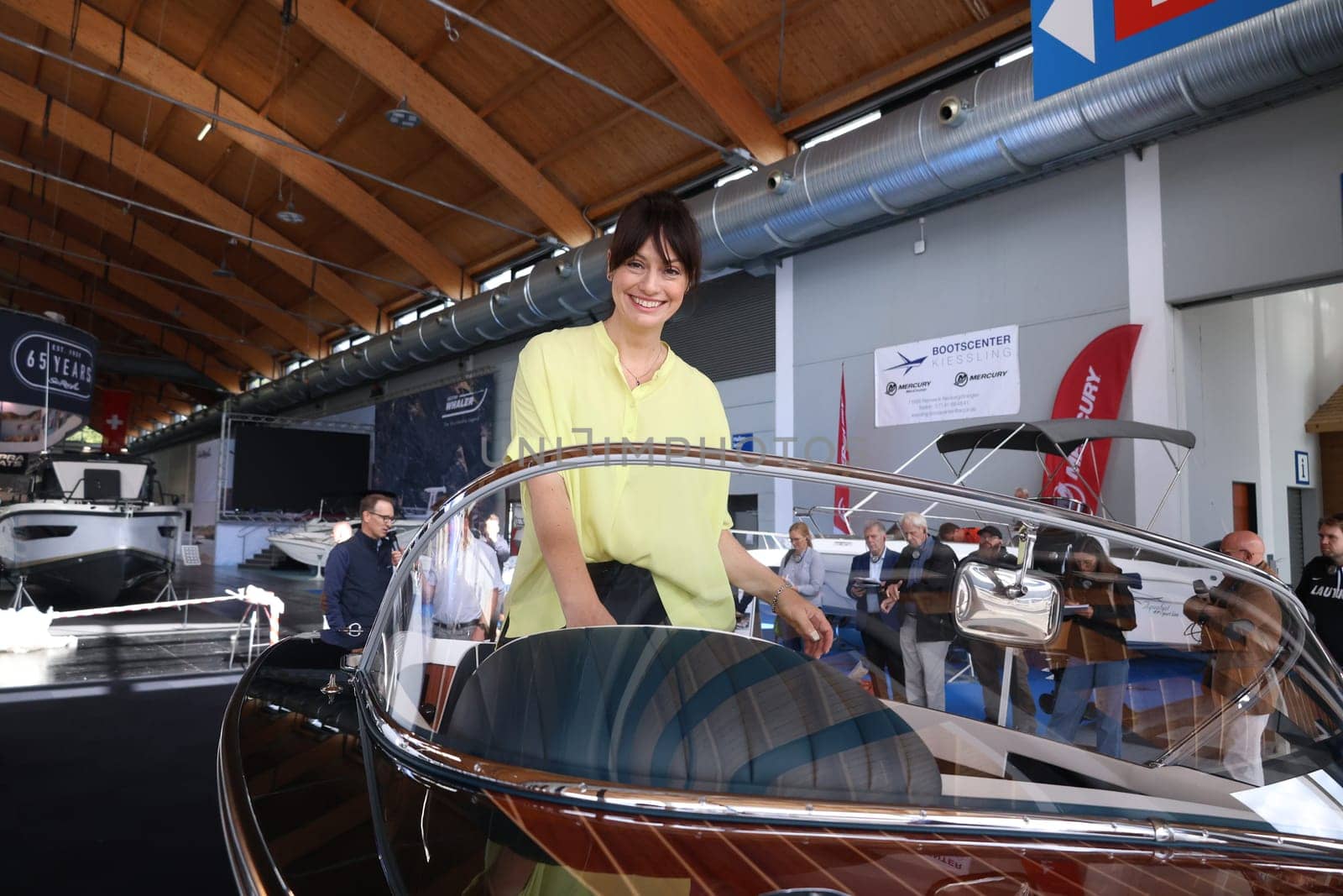 The Interboot 2024 trade fair in Friedrichshafen will open its doors on 25.09.2024. During the press tour and the presentation of the trade fair innovations,model Cora was already fascinated