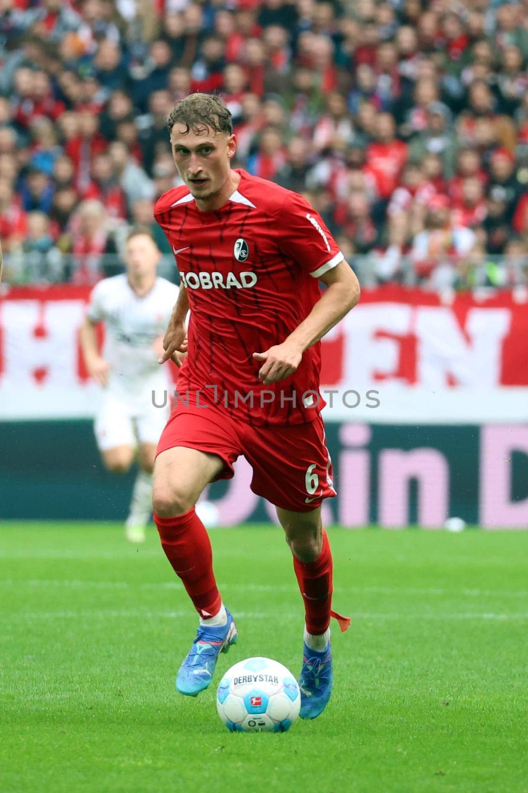 Patrick Osterhage (SC Freiburg) at the match of the 1st FBL: 24-25: 1st FBL: 24-25: 5th Sptg. SC Freiburg - FC St. Pauli  DFL REGULATIONS PROHIBIT ANY USE OF PHOTOGRAPHS AS IMAGE SEQUENCES AND/OR QUASI-VIDEONann  Photo: Joachim Hahne/johapress