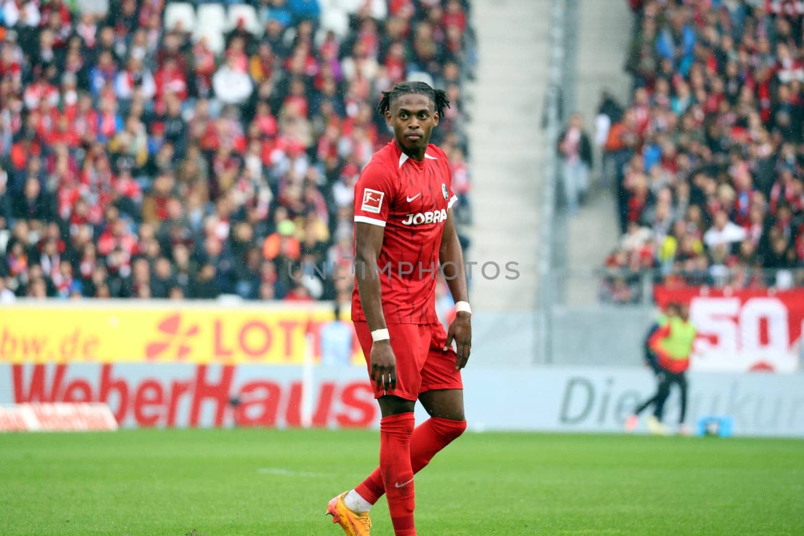 Junior Adamu (SC Freiburg) at the match of the 1st FBL: 24-25: 1st FBL: 24-25: 5th Sptg. SC Freiburg - FC St. Pauli  DFL REGULATIONS PROHIBIT ANY USE OF PHOTOGRAPHS AS IMAGE SEQUENCES AND/OR QUASI-VIDEONann  Photo: Joachim Hahne/johapress