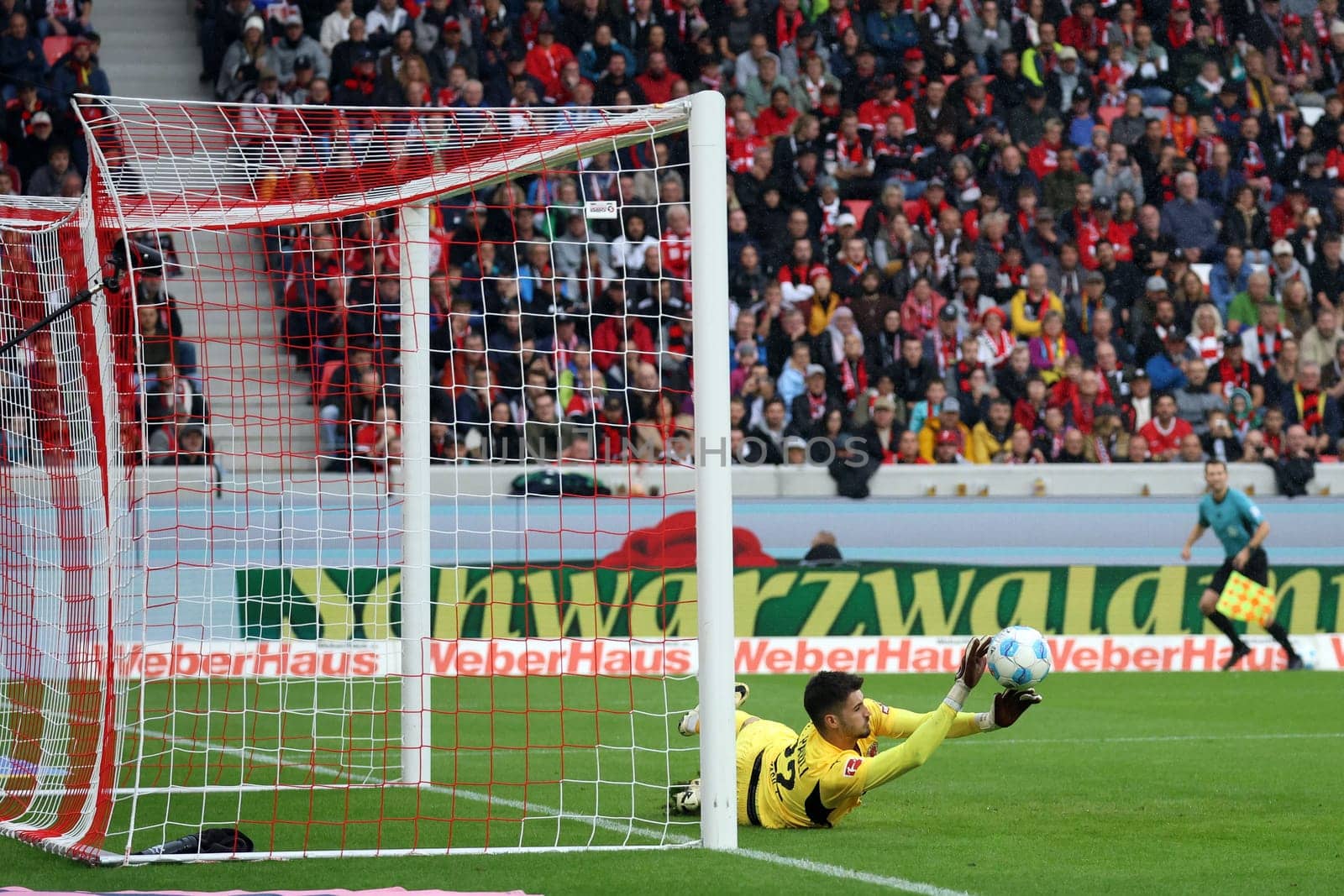 Great support,goalkeeper Nikola Vasilj (FC St. Pauli) also manages to save this free kick from Vincenzo Grifo (SC Freiburg) in the match of 1. FBL: 24-25: 1. FBL: 24-25: 5. Sptg. SC Freiburg - FC St. Pauli  DFL REGULATIONS PROHIBIT ANY USE OF PHOTOGRAPHS AS IMAGE SEQUENCES AND/OR QUASI-VIDEONann  Photo: Joachim Hahne/johapress