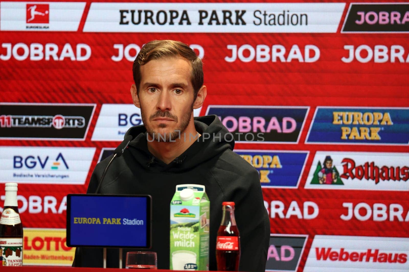 Thoughtful: Head coach / Coach Julian Schuster (SC Freiburg) at the press conference,PK after the match of the 1st FBL: 24-25: 1st FBL: 24-25: 5th Sptg. SC Freiburg - FC St. Pauli  DFL REGULATIONS PROHIBIT ANY USE OF PHOTOGRAPHS AS IMAGE SEQUENCES AND/OR QUASI-VIDEONann  Photo: Joachim Hahne/johapress
