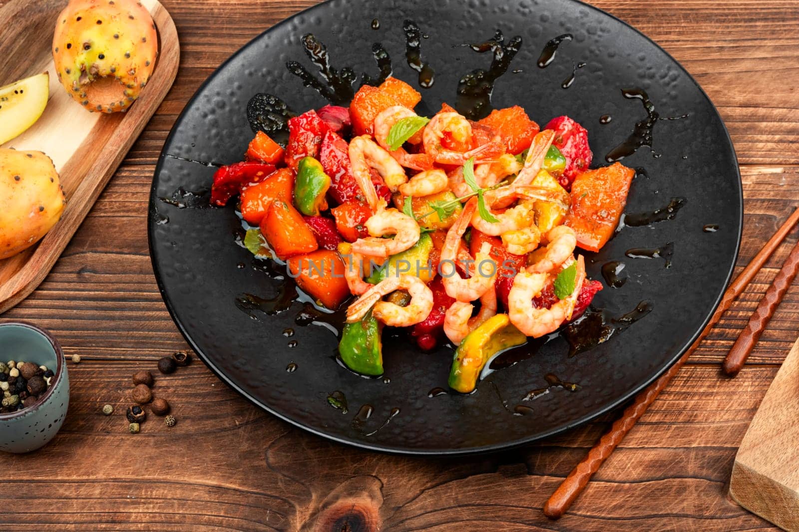 Shrimp with caramelized mango and cactus. The national cuisine of Vietnam.