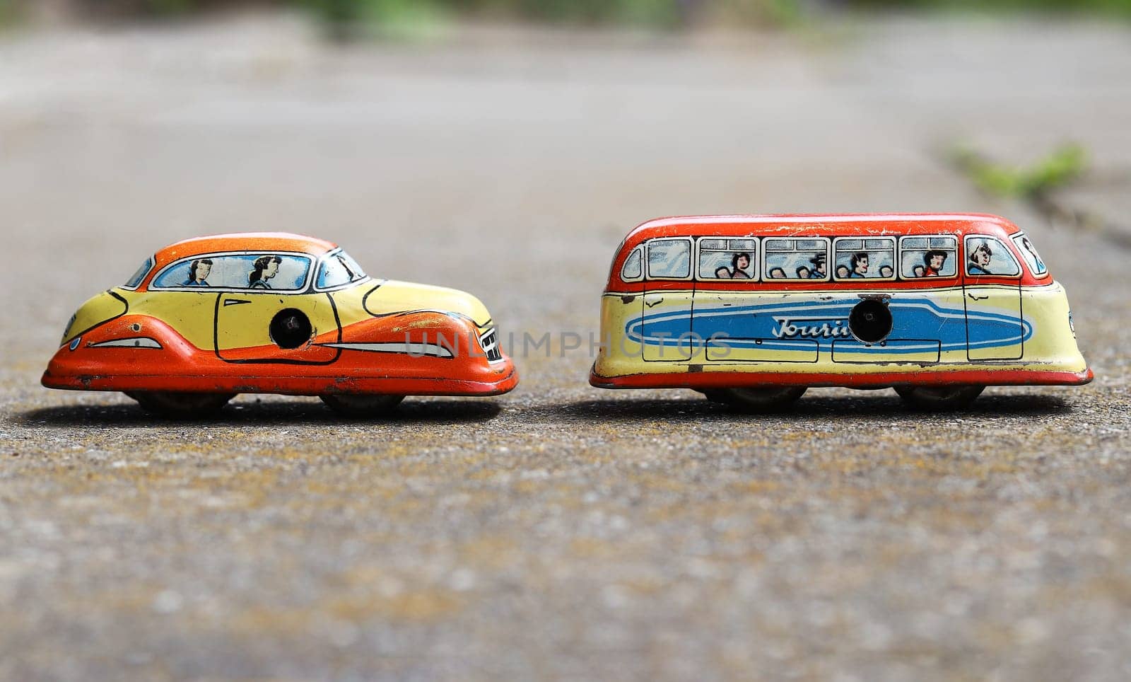 Two old tin cars as a symbol for environmentally friendly driving