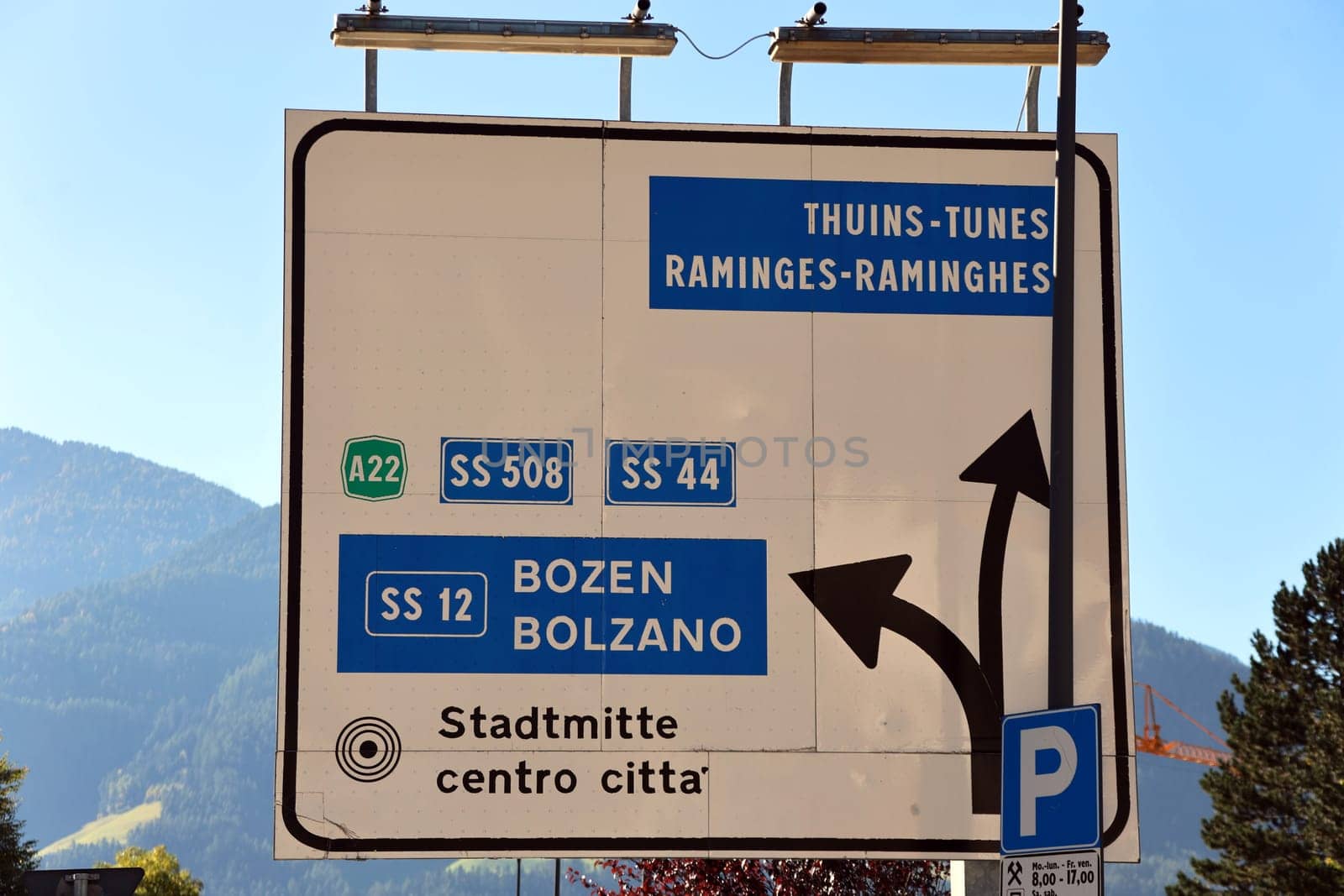 Traffic sign in Vipiteno with information for the direction of travel
