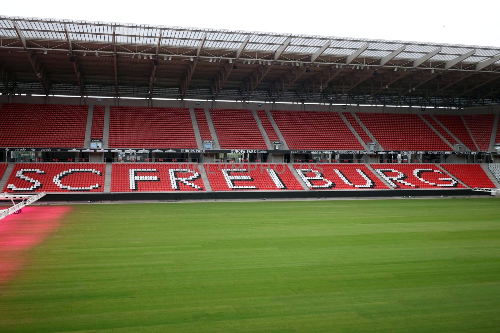 SC Freiburg used the international break to replace the turf at the Europa Park Stadium. After the stadium was put into operation in 2021,a new turf has now been laid. This Saturday with the Bundesliga home game against FC Augsburg (kick-off,15:30 CET),the new turf is to be played again.