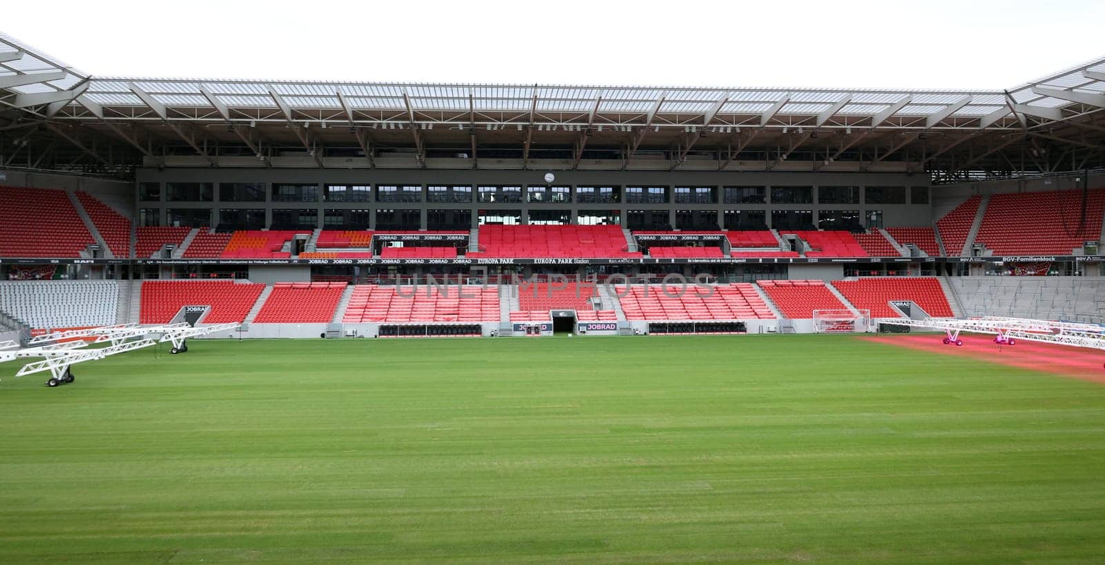 SC Freiburg used the international break to replace the turf at the Europa Park Stadium. After the stadium was put into operation in 2021,a new turf has now been laid. This Saturday with the Bundesliga home game against FC Augsburg (kick-off,15:30 CET),the new turf is to be played again.