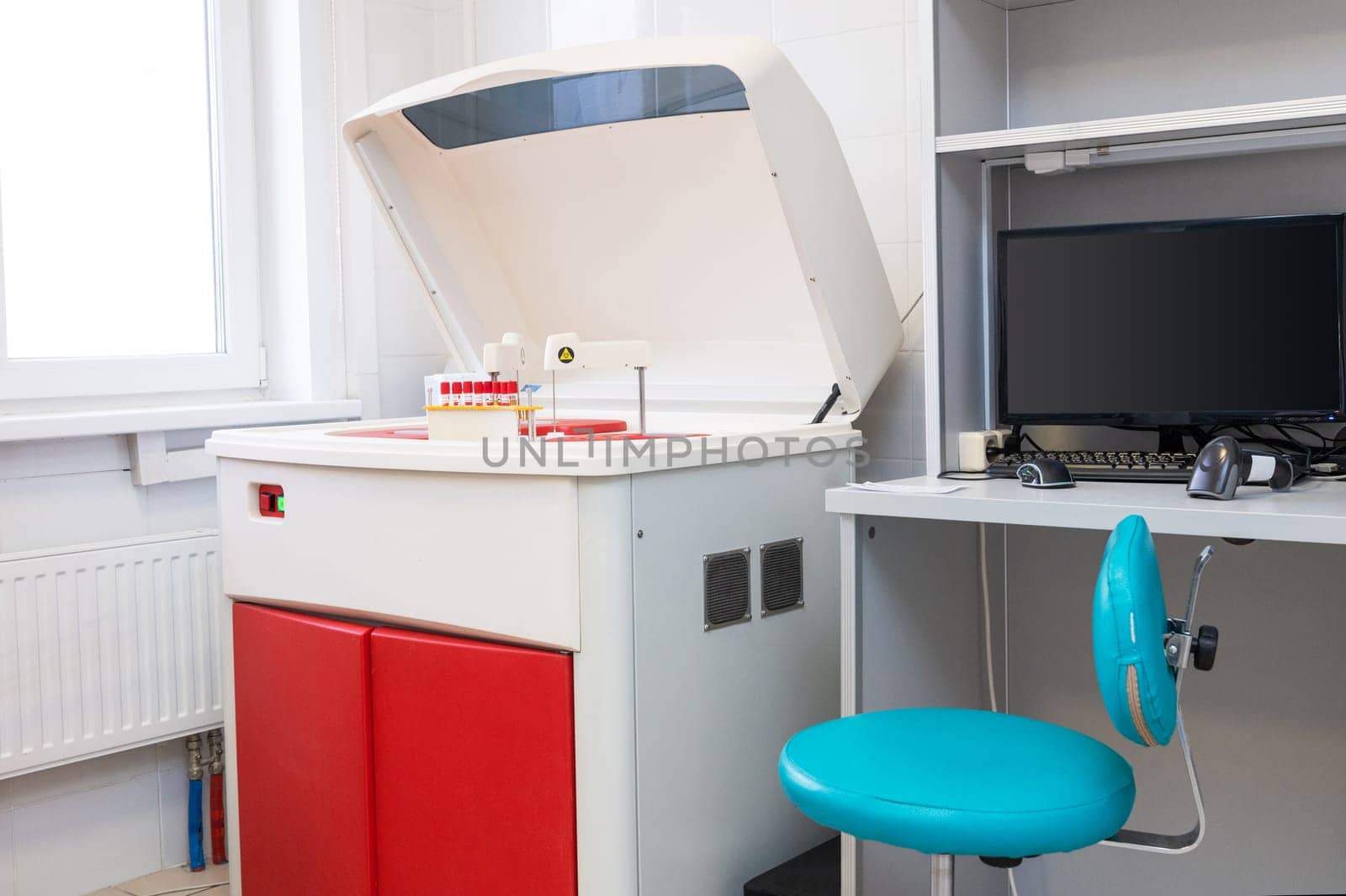 Analyzer medical machine - clinical laboratory blood test automated equipment
