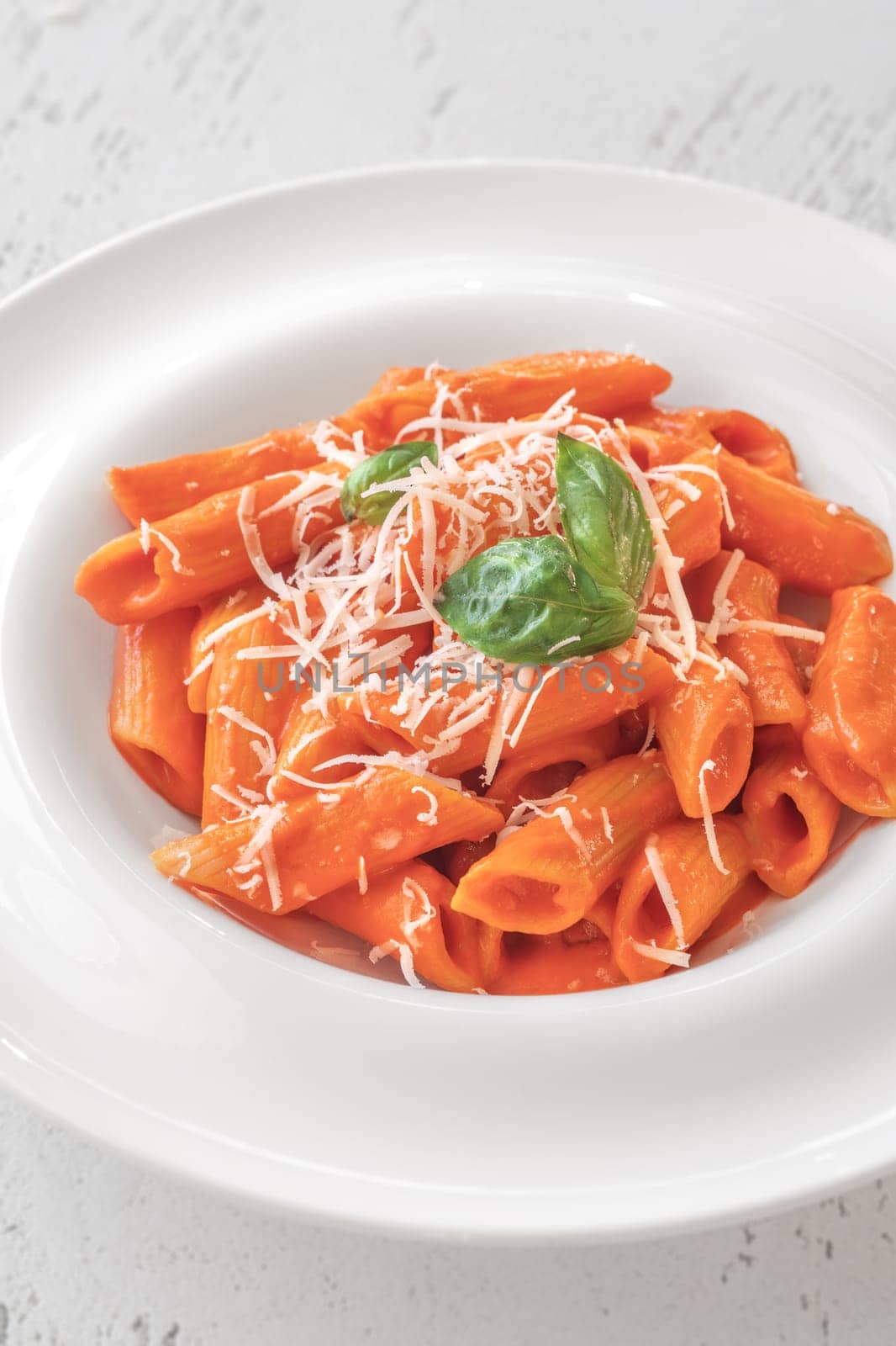 Penne pasta with bell pepper and cream sauce