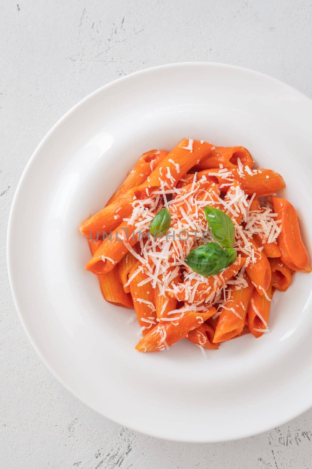 Penne pasta with bell pepper and cream sauce