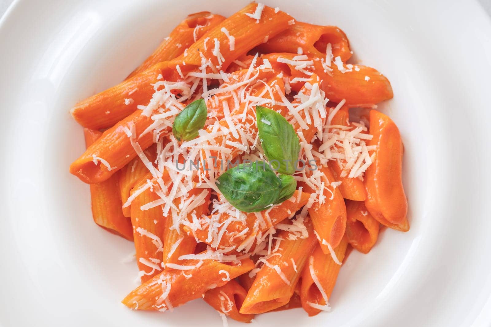 Penne pasta with bell pepper and cream sauce