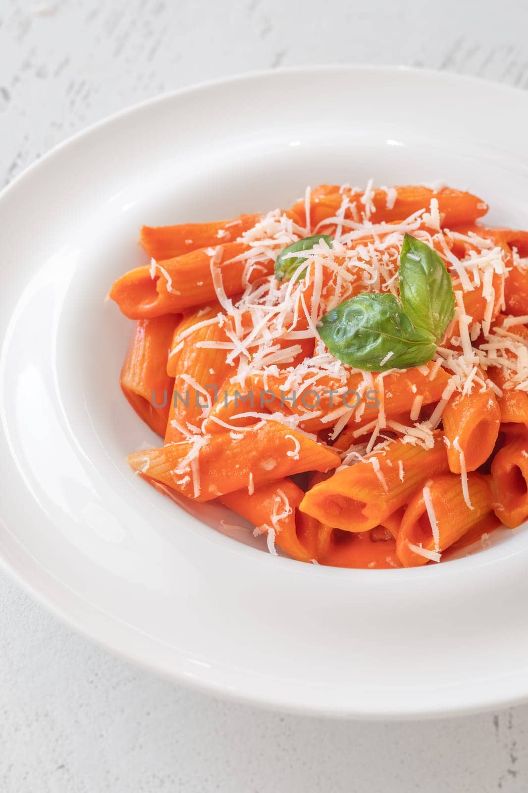 Penne pasta with bell pepper and cream sauce