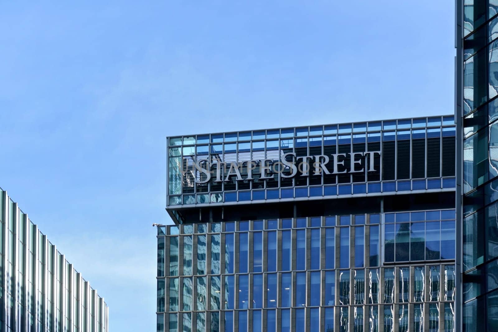London, United Kingdom - February 03, 2019: State Street Corporation bank logo on their British branch offices at 20 Churchill Place, Canary Wharf. It is american financial company  founded in 1792