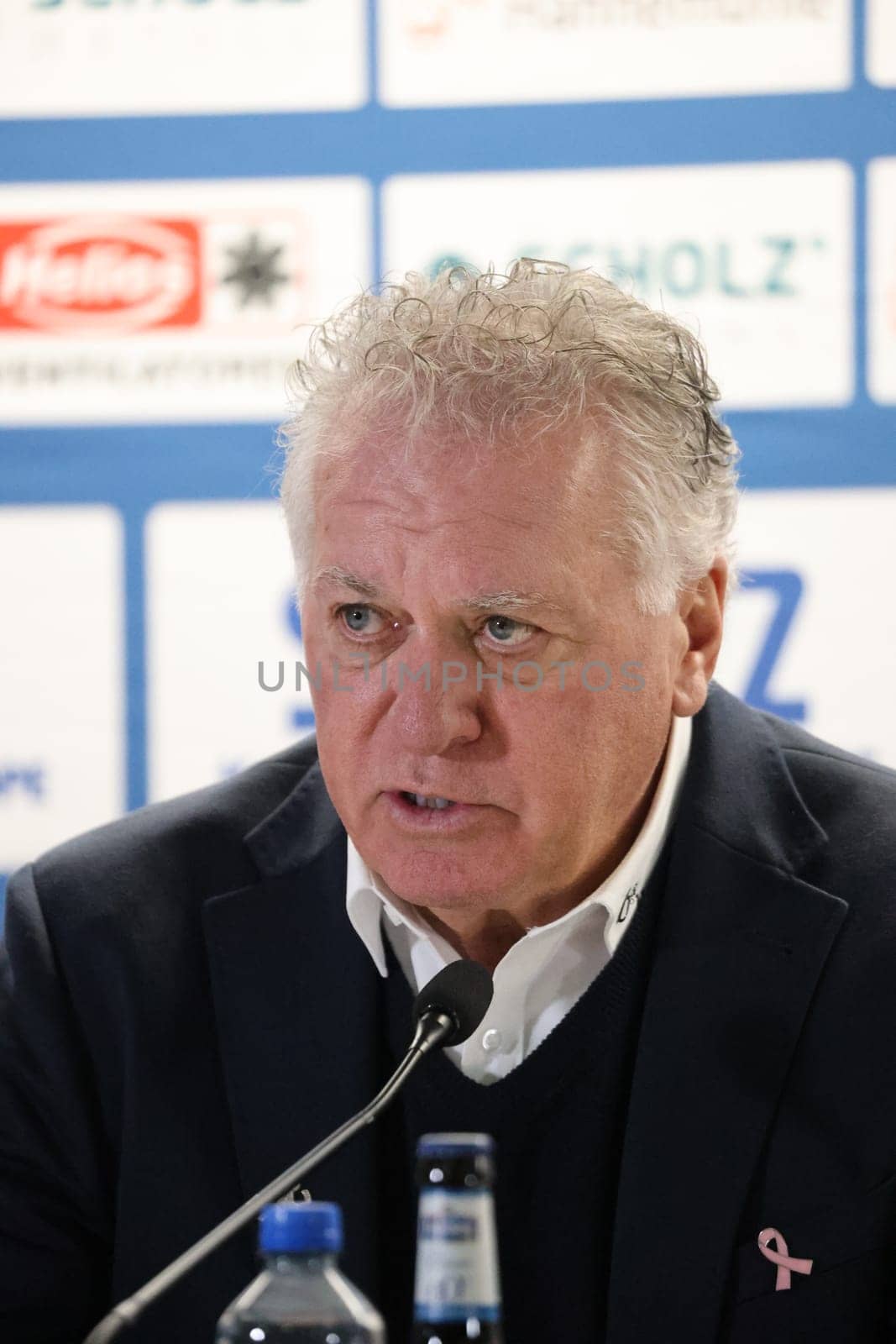 Head coach Doug Shedden (Iserlohn Roosters) at the press conference,PK after the game of the DEL 24-25,10th Sptg.: Schwenninger Wild Wings vs Iserlohn Roosters