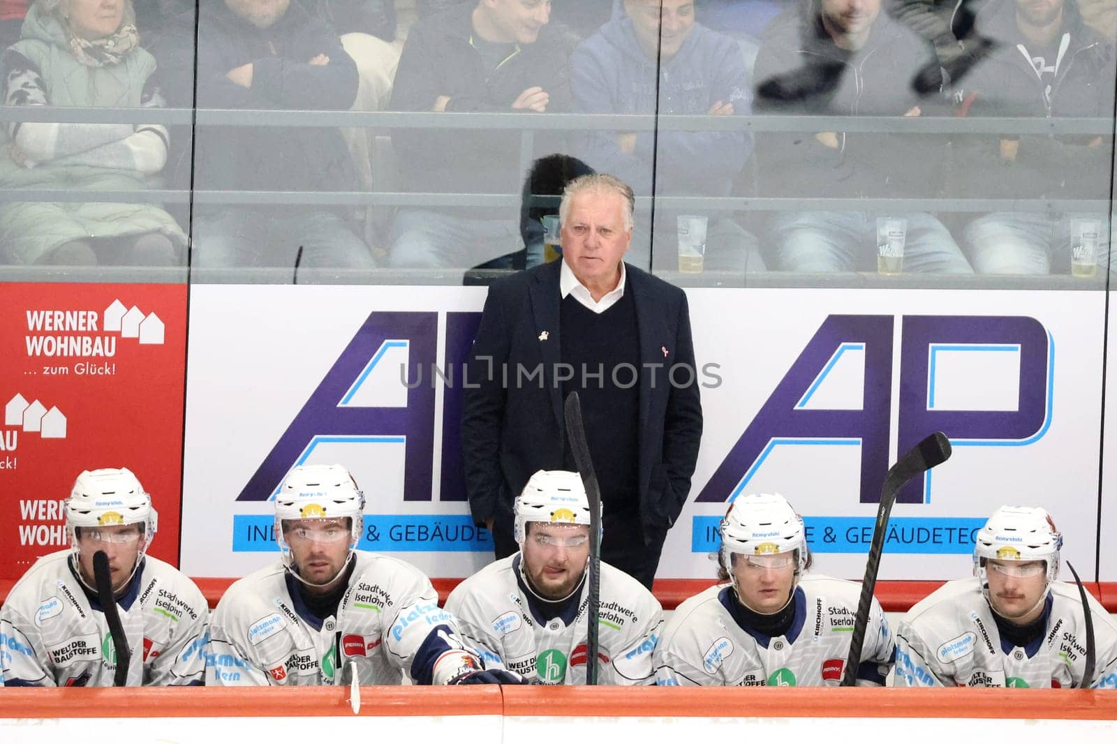 Head coach Doug Shedden (Iserlohn Roosters) at the game of the DEL 24-25,10th Sptg.: Schwenninger Wild Wings vs Iserlohn Roosters