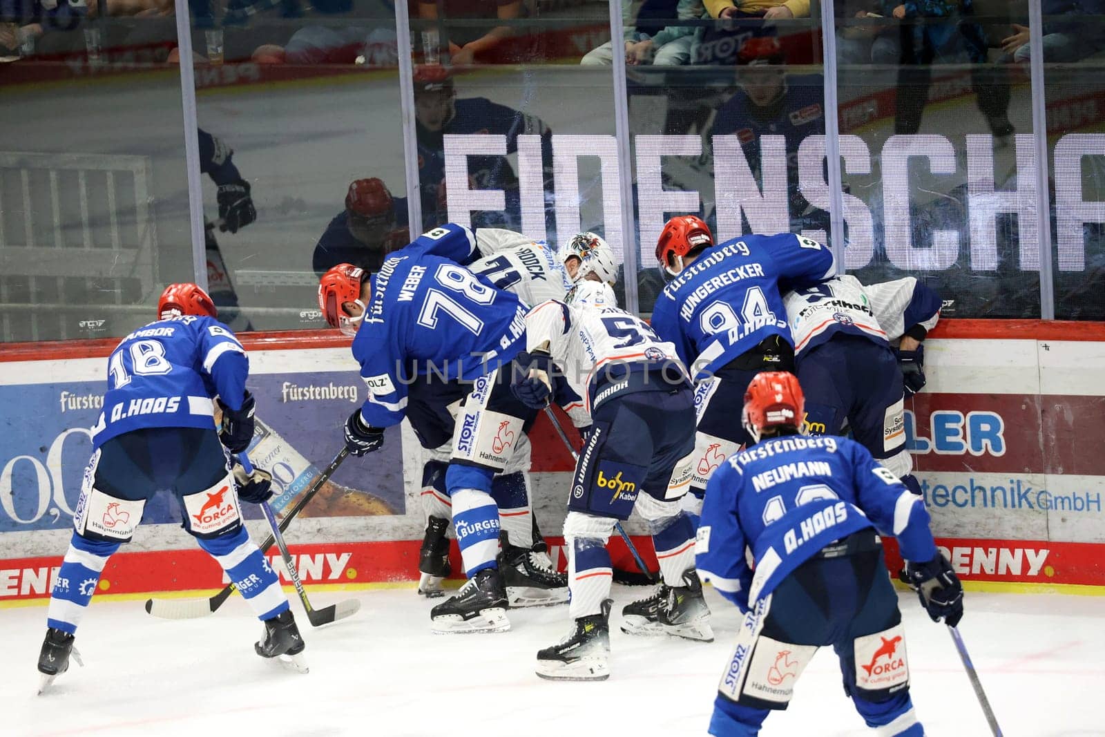 Hard-fought game,also on the boards there was a hard duel for the puck in the game of the DEL 24-25,10th Sptg.: Schwenninger Wild Wings vs Iserlohn Roosters