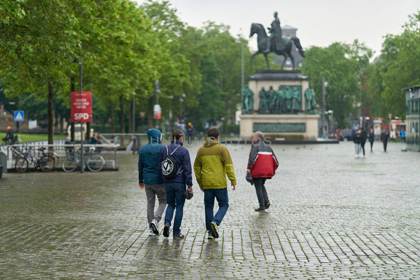 young people on the way on the Heumarkt in Cologne in the rain