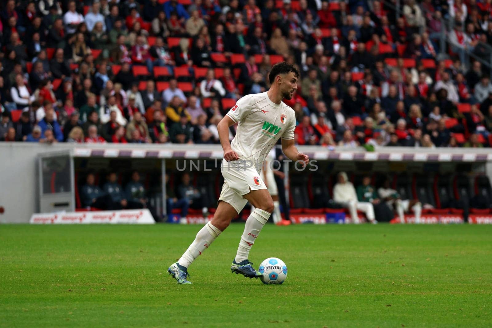 Maximilian Bauer (FC Augsburg) at the match of the 1st FBL: 24-25: 1st FBL: 24-25: 7th Sptg. SC Freiburg - FC Augsburg  DFL REGULATIONS PROHIBIT ANY USE OF PHOTOGRAPHS AS IMAGE SEQUENCES AND/OR QUASI-VIDEONann  Photo: Joachim Hahne/johapress