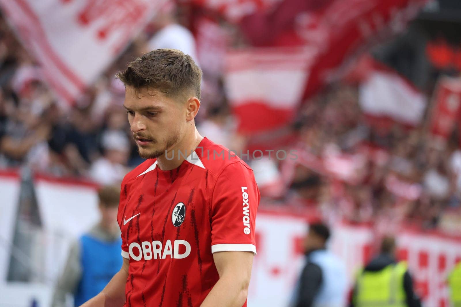 Florent Muslija (SC Freiburg) is still looking for form in the match of the 1. FBL: 24-25: 1. FBL: 24-25: 7. Sptg. SC Freiburg - FC Augsburg  DFL REGULATIONS PROHIBIT ANY USE OF PHOTOGRAPHS AS IMAGE SEQUENCES AND/OR QUASI-VIDEONann  Photo: Joachim Hahne/johapress