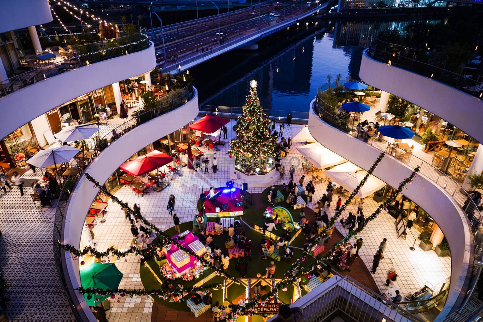 Christmas market at night. Shooting Location: Kanagawa Ward, Yokohama City