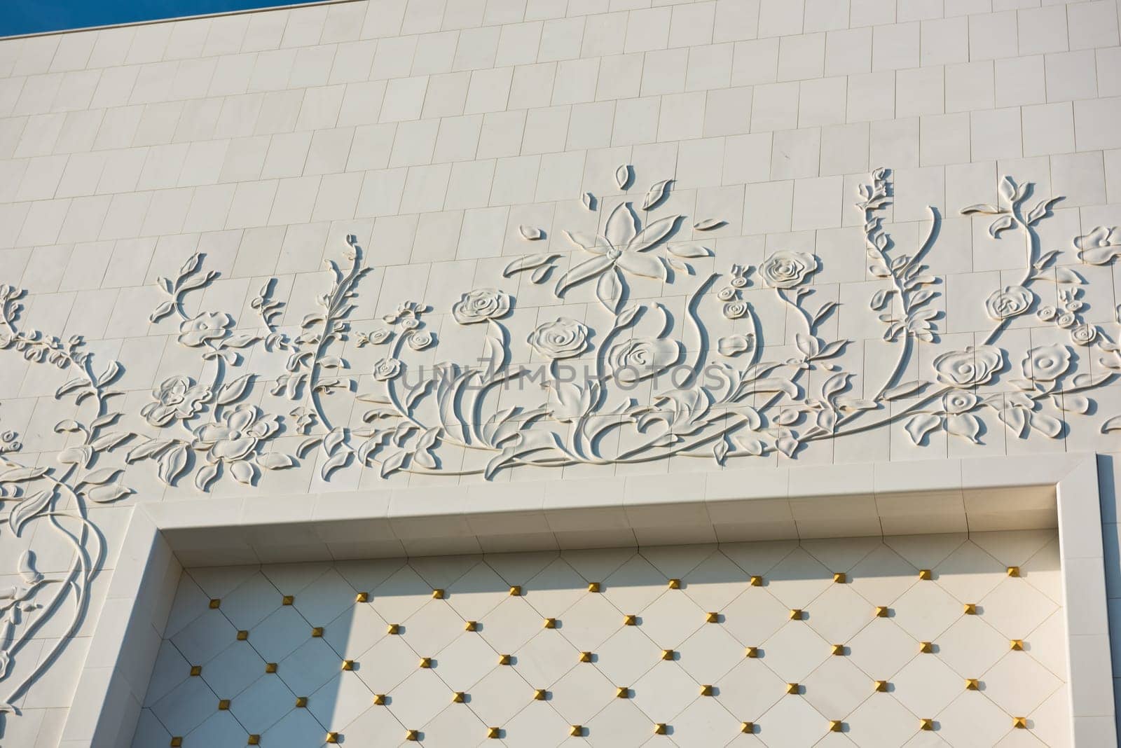 Details of famous Sheikh Zayed White Mosque in Abu Dhabi, UAE
