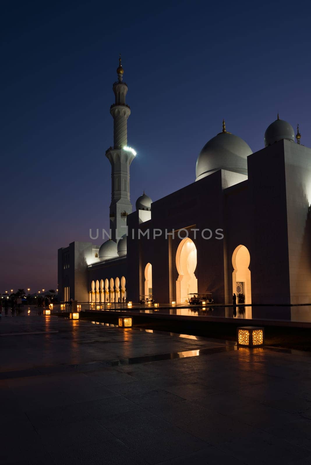 View of famous Sheikh Zayed White Mosque in Abu Dhabi, UAE at night