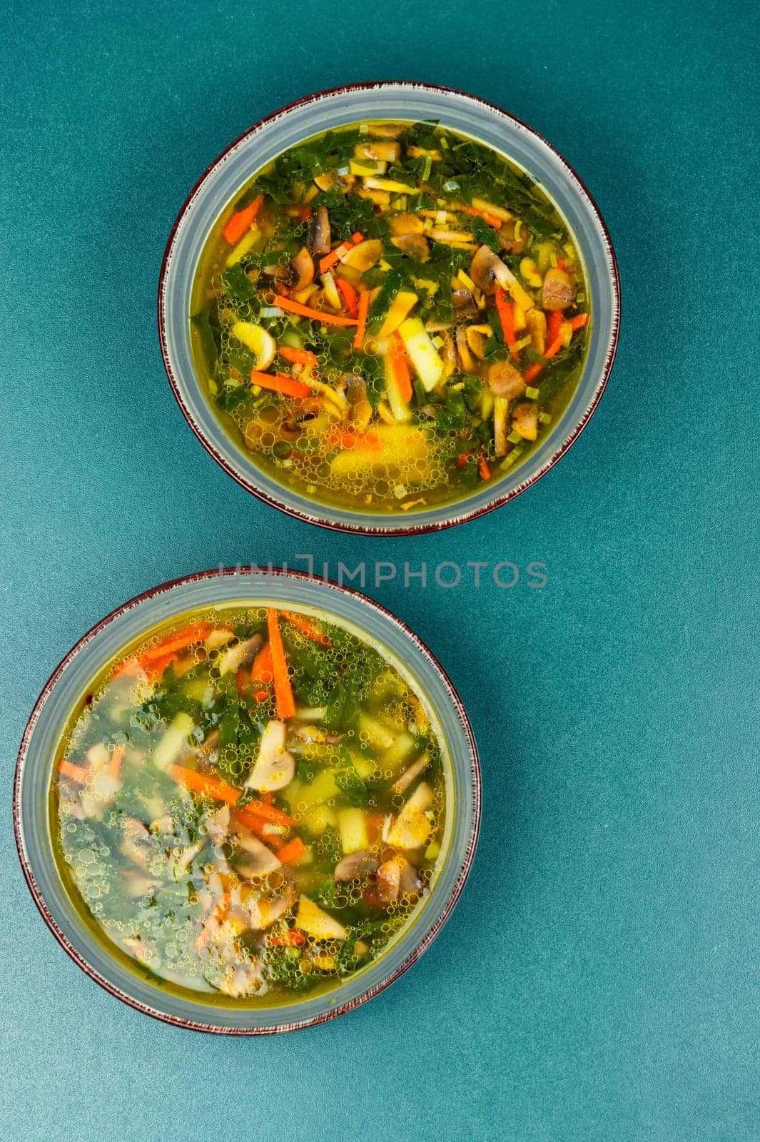 Diet vegetable soup made from fresh spinach and wild mushrooms.