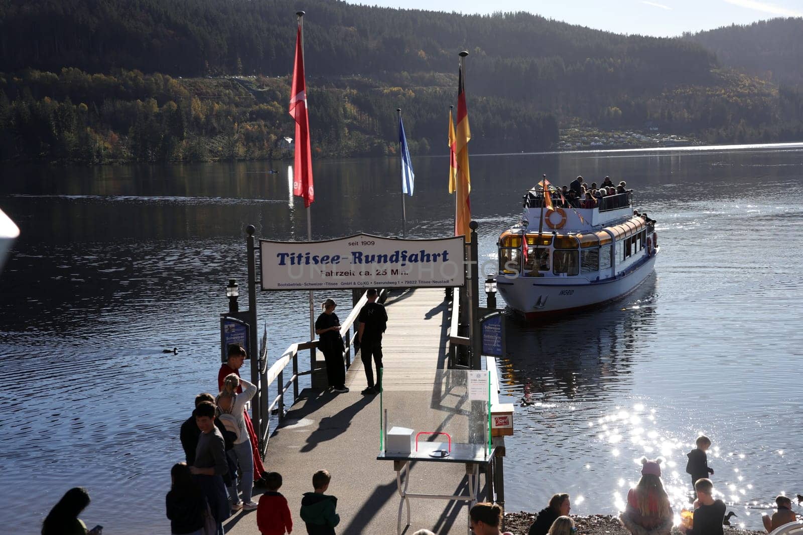 Fantastic autumn day at Lake Titisee (district-Breisgau-Hochschwarzwald). On the All Saints' Day holiday,countless excursionists from Germany and abroad took advantage of the mild late summer weather to take a trip to Lake Titisee with sunbathing on the lakeshore or to take a last trip on the large excursion boat on Lake Black Forest  Autumn atmosphere at the Isteiner Schwellen on the Rhine near Efringen-Kirchen (Lörrach district). In bright sunshine,numerous excursionists from Germany and abroad took advantage of the beautiful late summer weather on Sunday to take a trip to the Rhine.