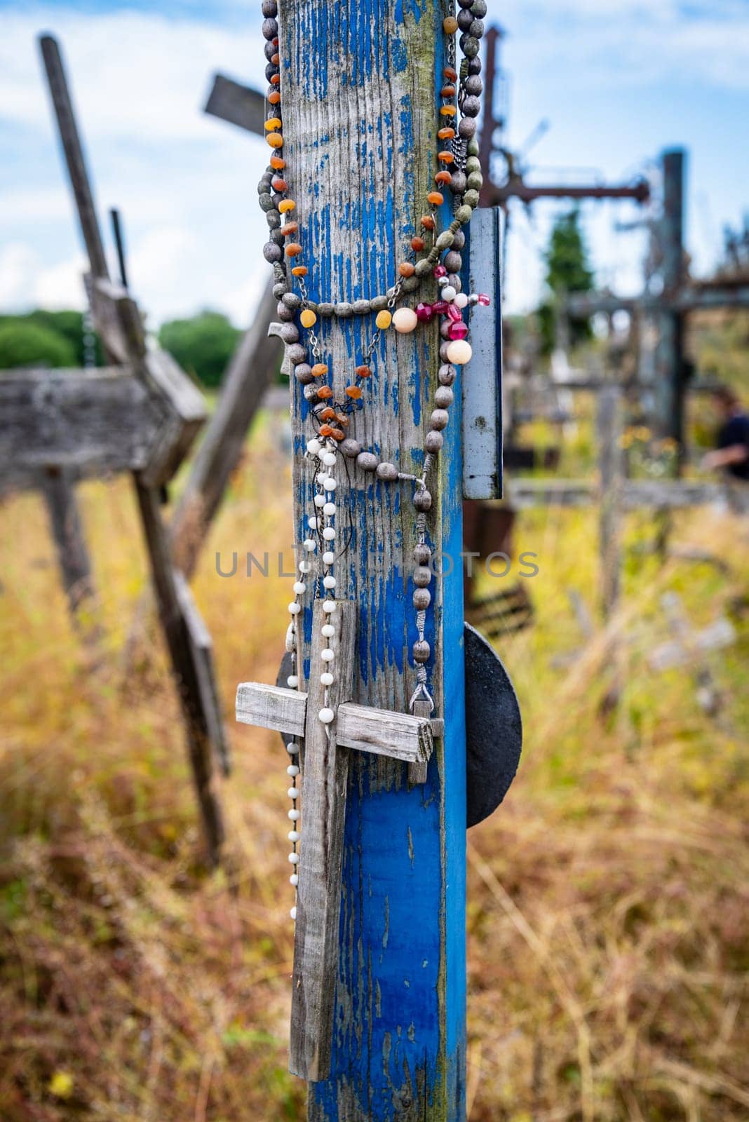 he Hill of Crosses is a unique sacral site covered in 200,000 crosses of various shapes and sizes. It is a place of pilgrimage and prayer, visited by Pope John Paul II and many other believers.