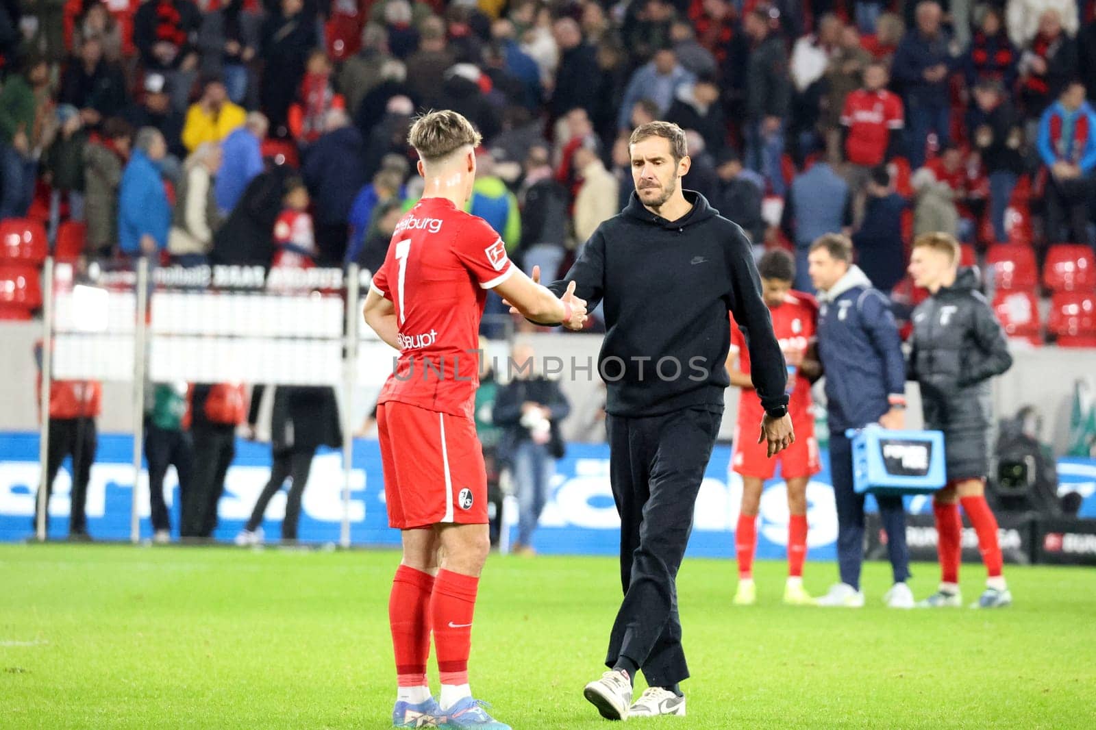 Only 0-0 draw: The face of head coach / coach Julian Schuster (SC Freiburg) on the way to Noah Weißhaupt (SC Freiburg) speaks volumes about the disappointment in the game of the 1st FBL: 24-25: 1st FBL: 24-25: 9th Sptg. SC Freiburg - FSV Mainz 05  DFL REGULATIONS PROHIBIT ANY USE OF PHOTOGRAPHS AS IMAGE SEQUENCES AND/OR QUASI-VIDEONann  Photo: Joachim Hahne/johapress