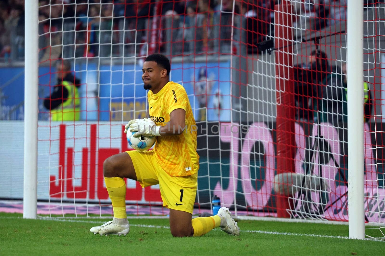 Goalkeeper Noah Atubolu (SC Freiburg) at the match of the 1st FBL: 24-25: 1st FBL: 24-25: 9th Sptg. SC Freiburg - FSV Mainz 05  DFL REGULATIONS PROHIBIT ANY USE OF PHOTOGRAPHS AS IMAGE SEQUENCES AND/OR QUASI-VIDEONann  Photo: Joachim Hahne/johapress