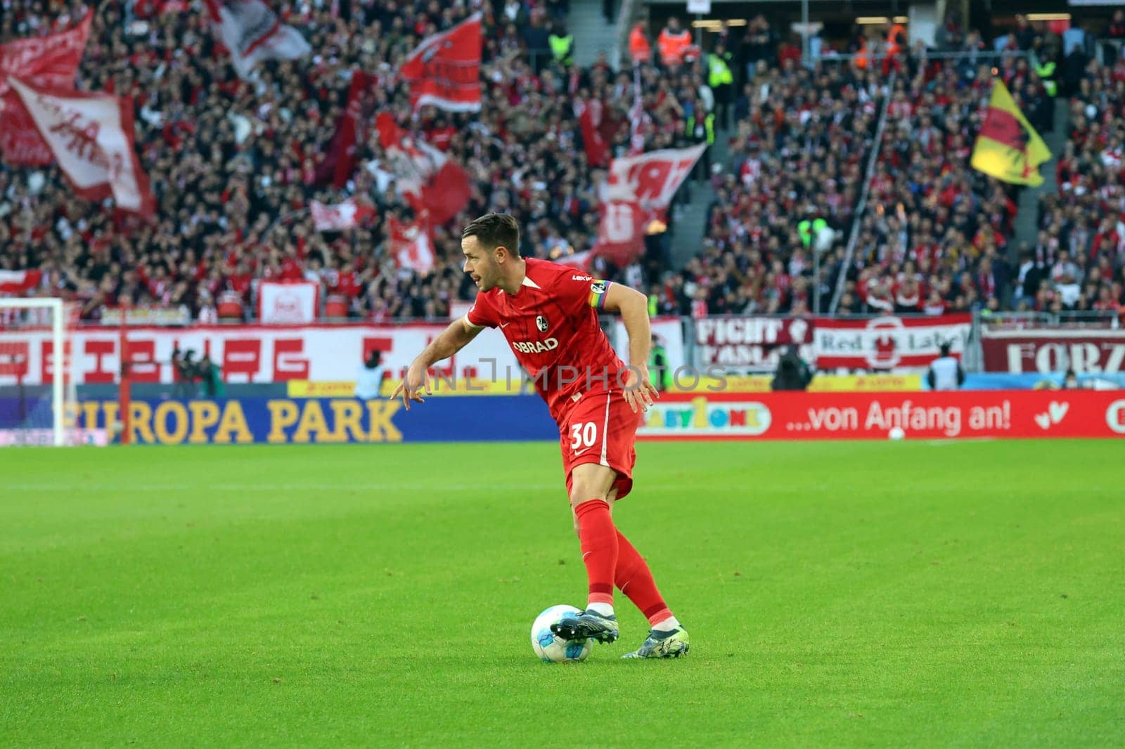 Christian Günter (SC Freiburg) at the match of the 1st FBL: 24-25: 1st FBL: 24-25: 9th Sptg. SC Freiburg - FSV Mainz 05  DFL REGULATIONS PROHIBIT ANY USE OF PHOTOGRAPHS AS IMAGE SEQUENCES AND/OR QUASI-VIDEONann  Photo: Joachim Hahne/johapress