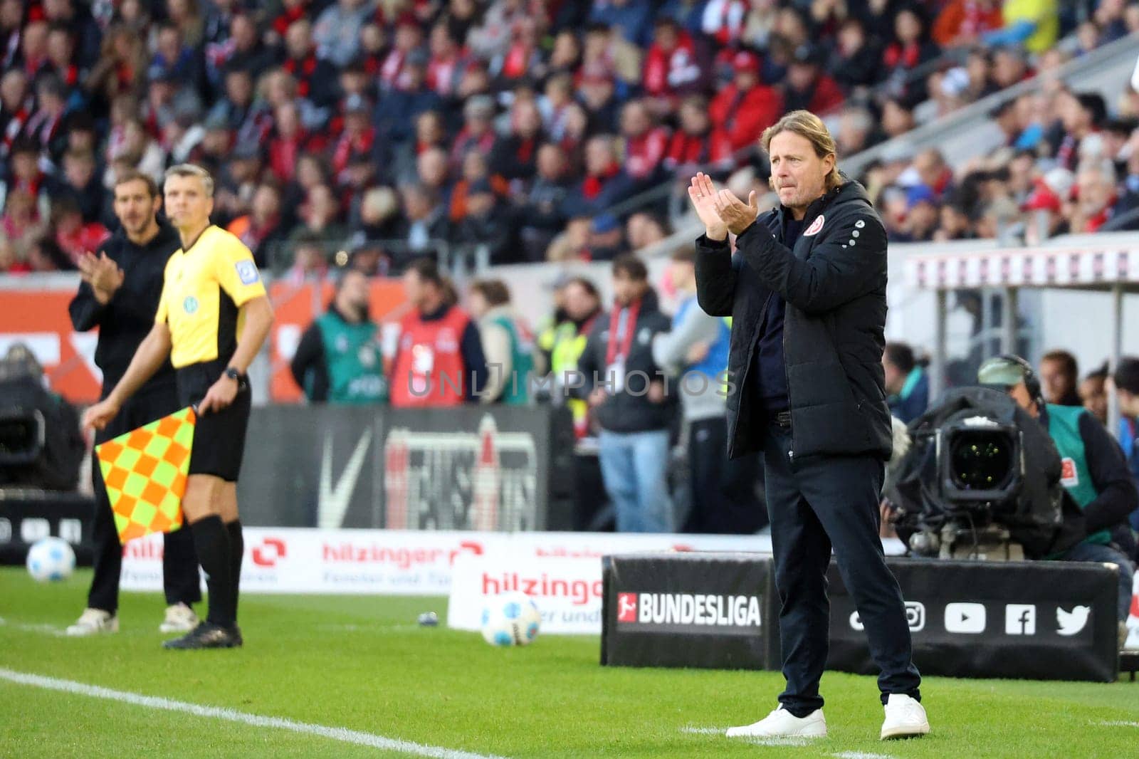 Coach Bo Henriksen (FSV Mainz 05) at the match of the 1st FBL: 24-25: 1st FBL: 24-25: 9th Sptg. SC Freiburg - FSV Mainz 05  DFL REGULATIONS PROHIBIT ANY USE OF PHOTOGRAPHS AS IMAGE SEQUENCES AND/OR QUASI-VIDEONann  Photo: Joachim Hahne/johapress