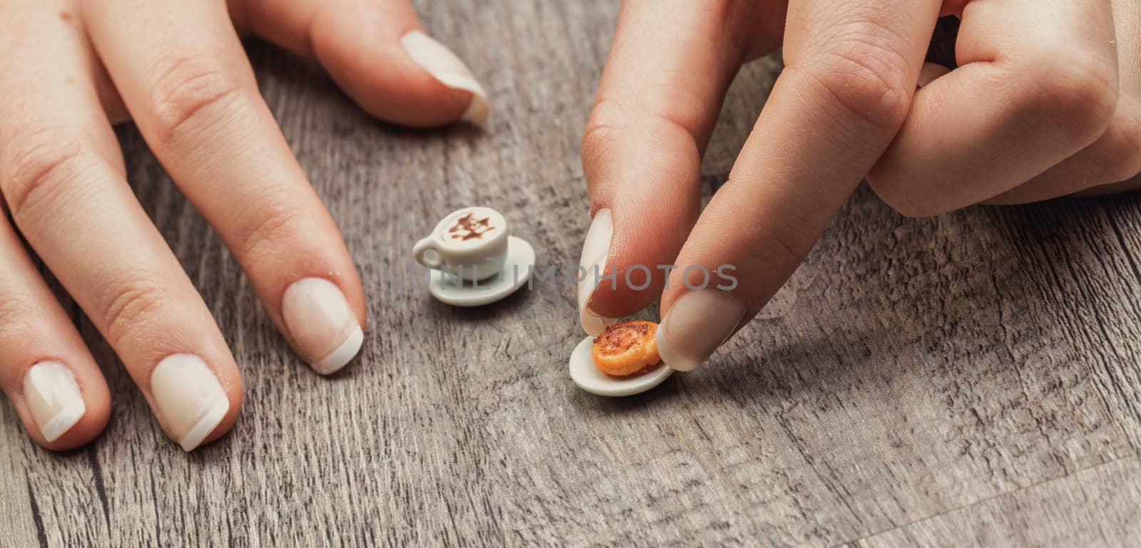minuscule coffee and pastry express frustration in balancing diet restrictions, intolerances, and financial limits. Lack of time worsens the feeling of an incomplete breakfast