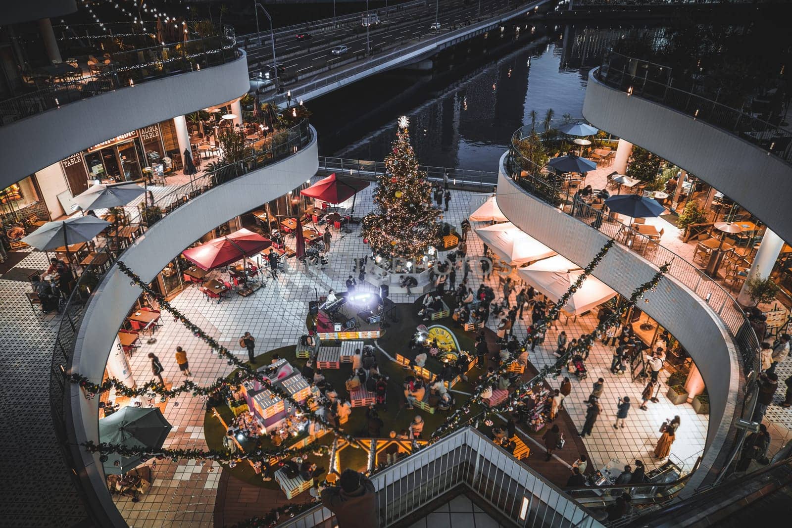 Christmas market at night. Shooting Location: Kanagawa Ward, Yokohama City