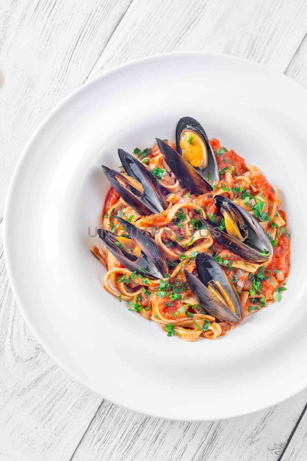 A plate of flavorful mussels and fettuccine pasta