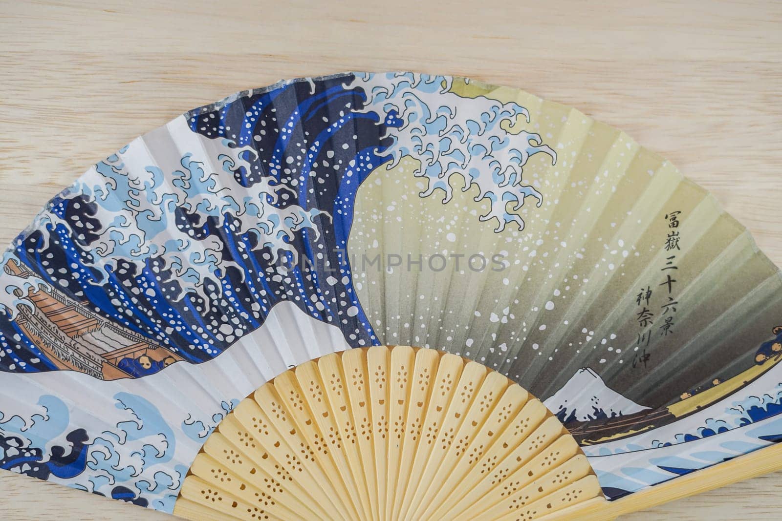 Sense picture of the wave is drawn. Shooting Location: Yokohama-city kanagawa prefecture