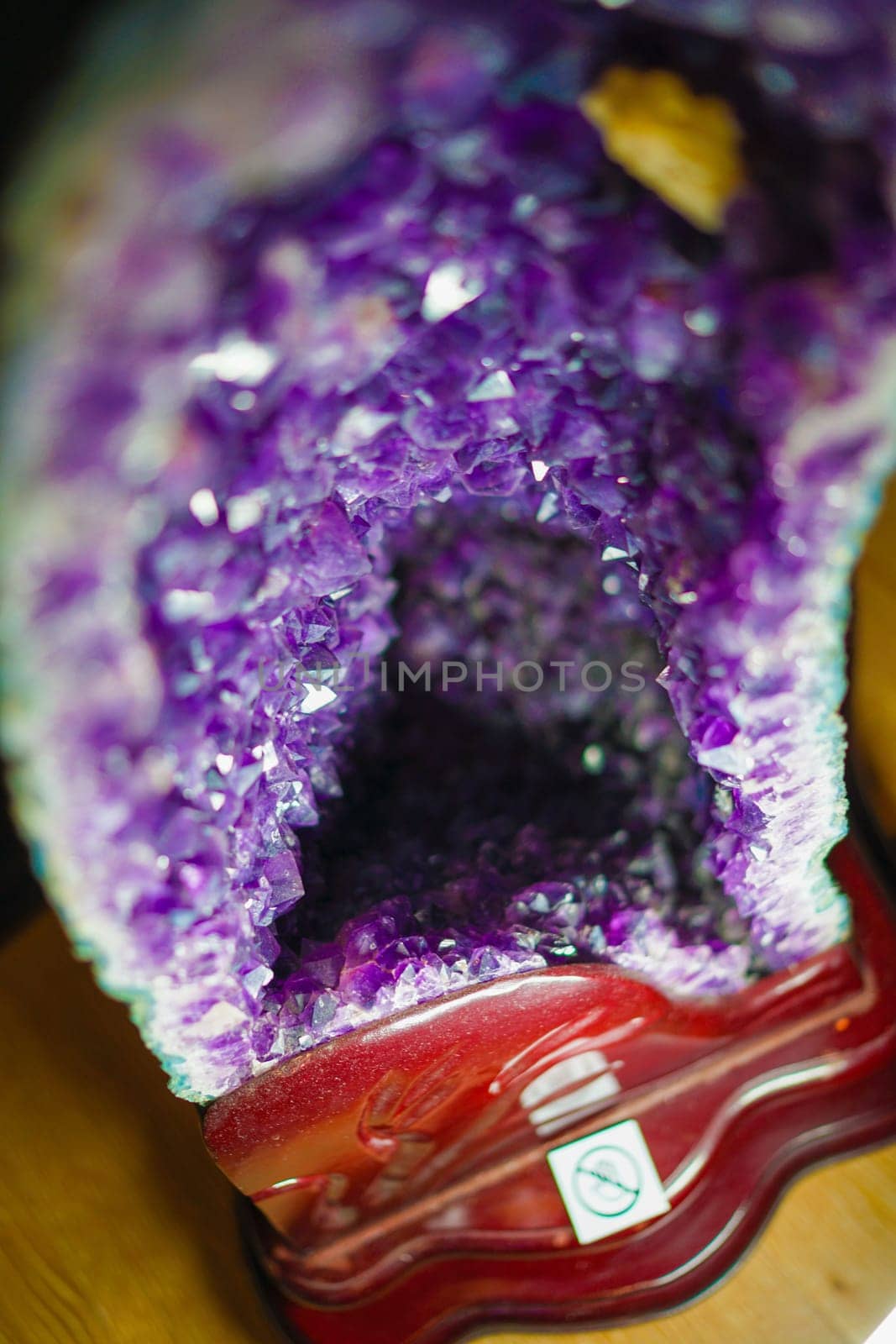 The image of the cave of the Amethyst. Shooting Location: Tokorozawa City, Saitama Prefecture