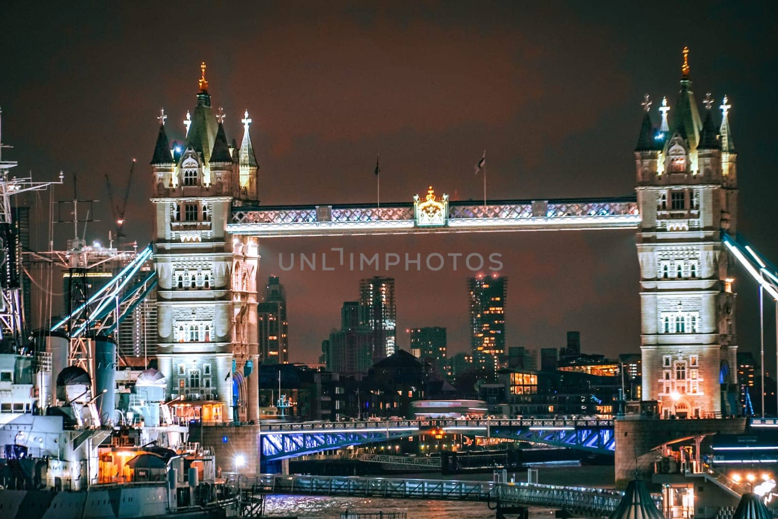 Tower Bridge illuminated. Shooting Location: UK, London