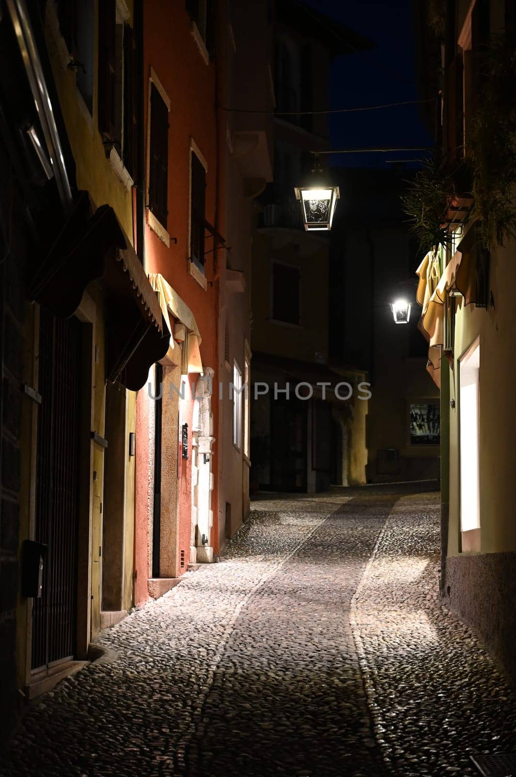 Gasse in Malcesine, abends