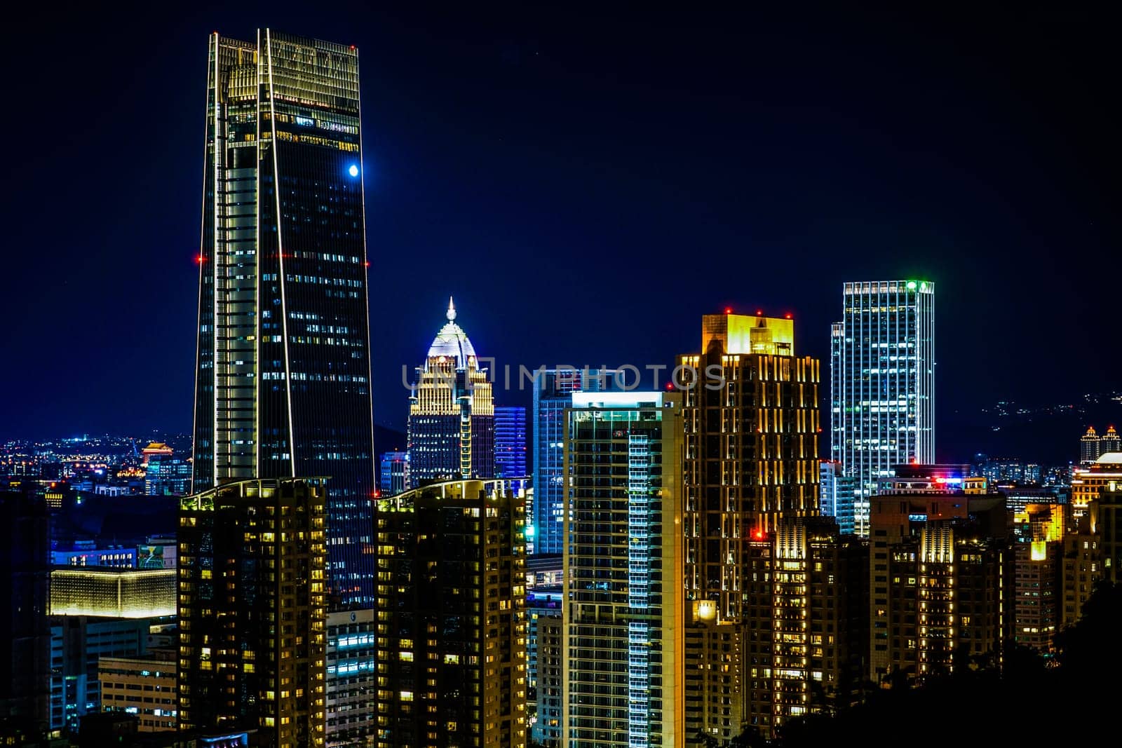 Taipei night view seen from the Xiangshan Taipei. Shooting Location: Taiwan, Taipei