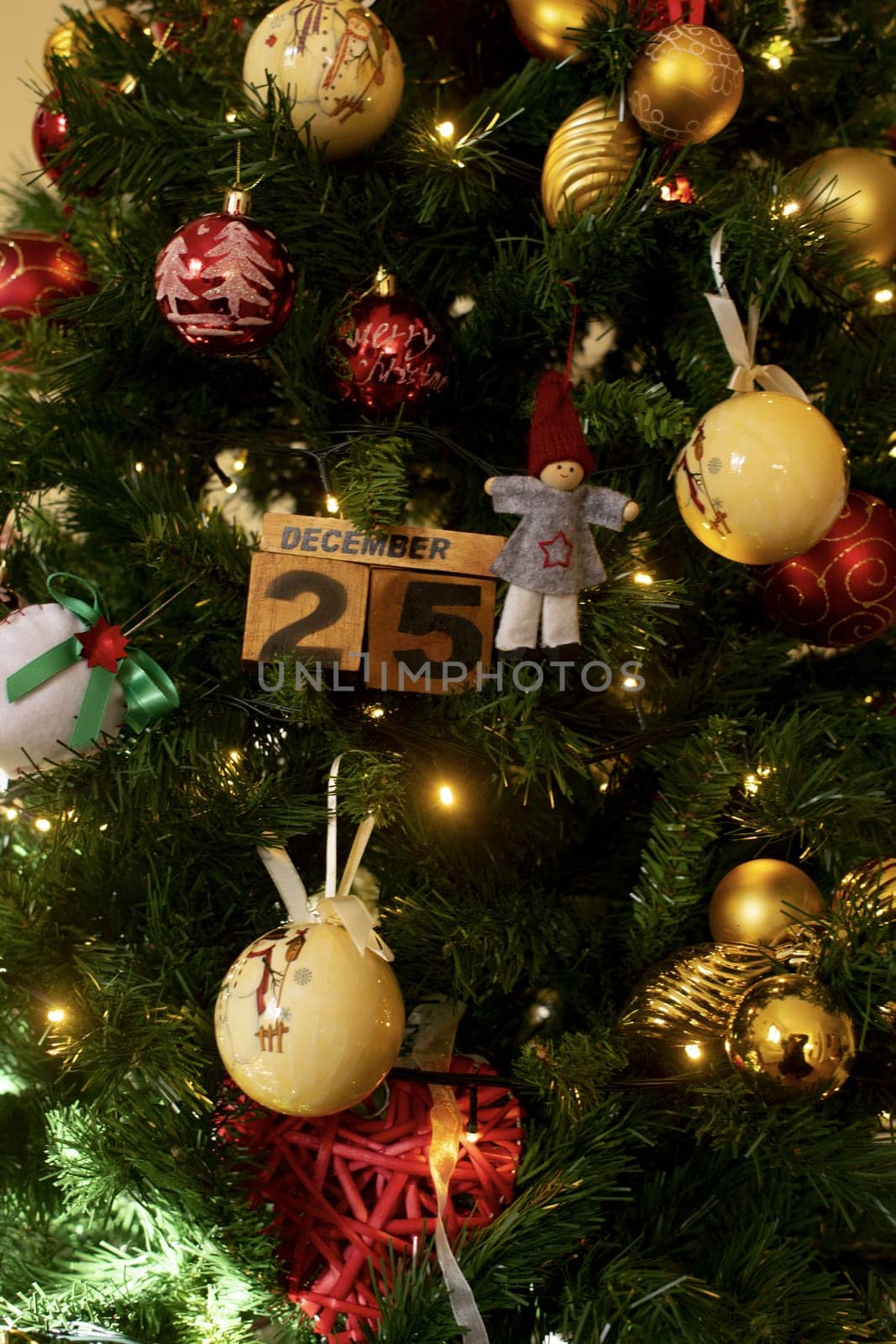 december 25 written on wooden cubes and photographed in the middle of christmas lights and decorations