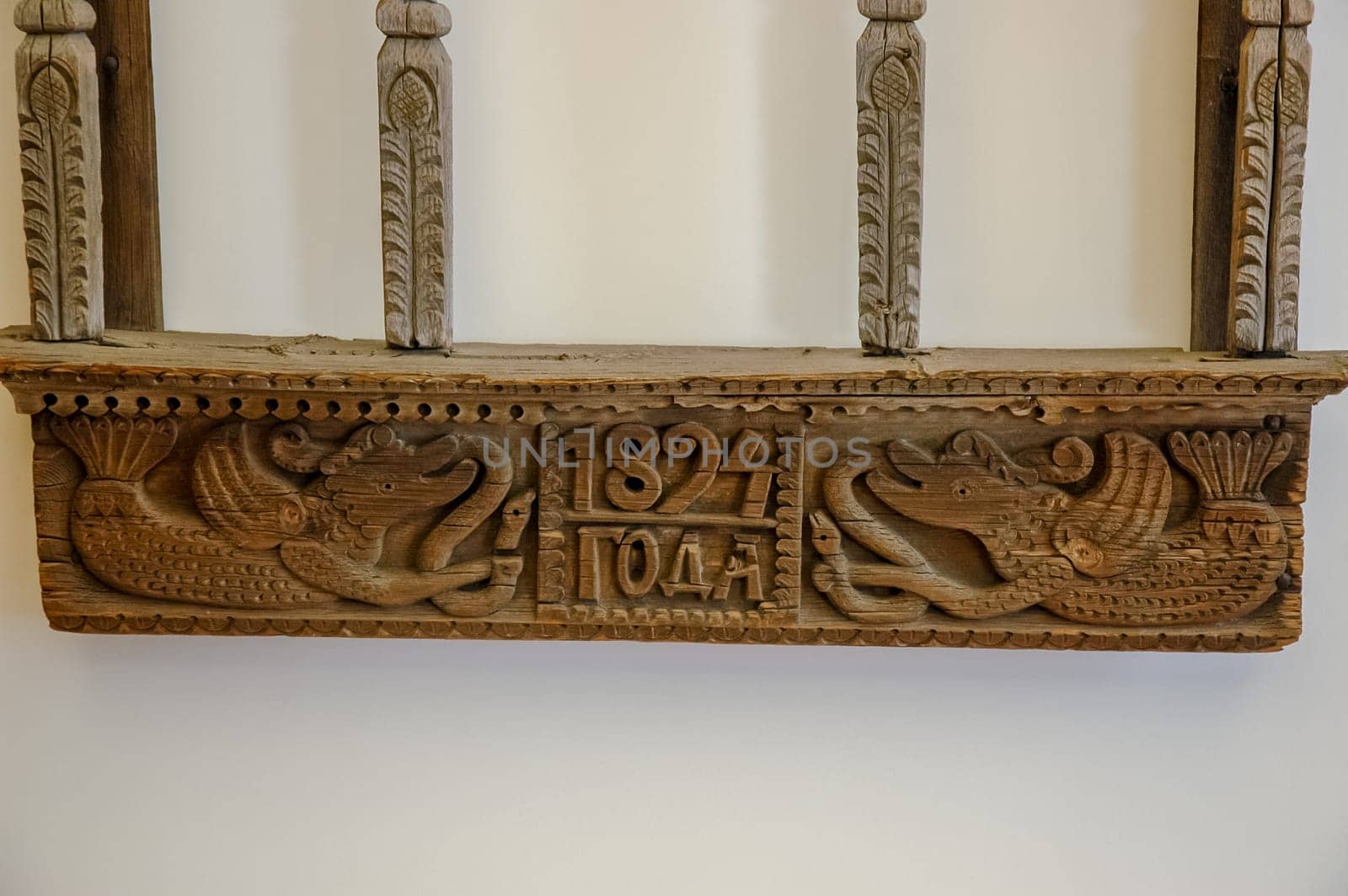 Carving on wood on cash and cantikas. Ancient Russian creativity. Museum of Russian Culture.