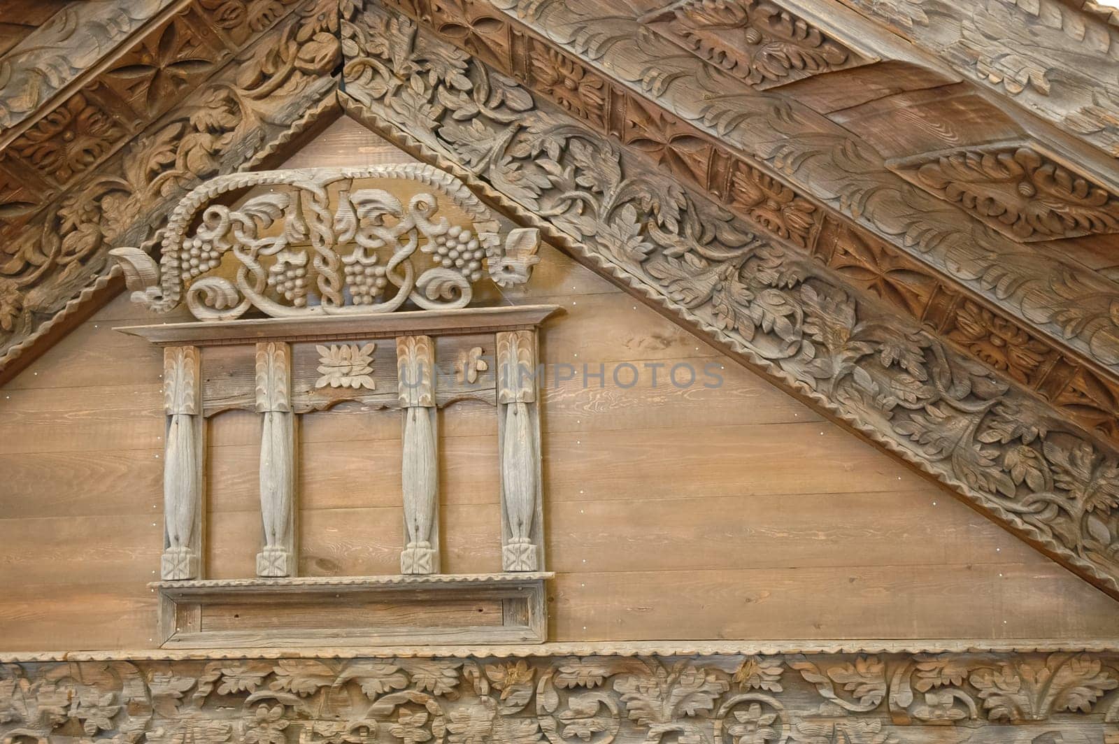 Carving on wood on cash and cantikas. Ancient Russian creativity. Museum of Russian Culture.