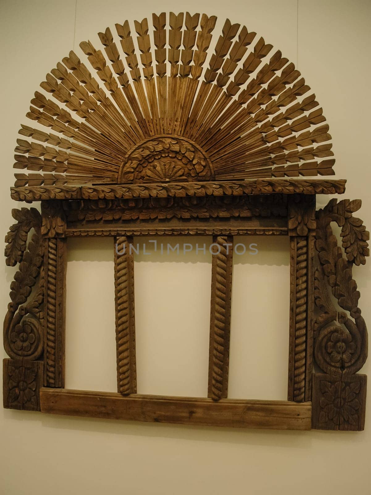 Carving on wood on cash and cantikas. Ancient Russian creativity. Museum of Russian Culture.