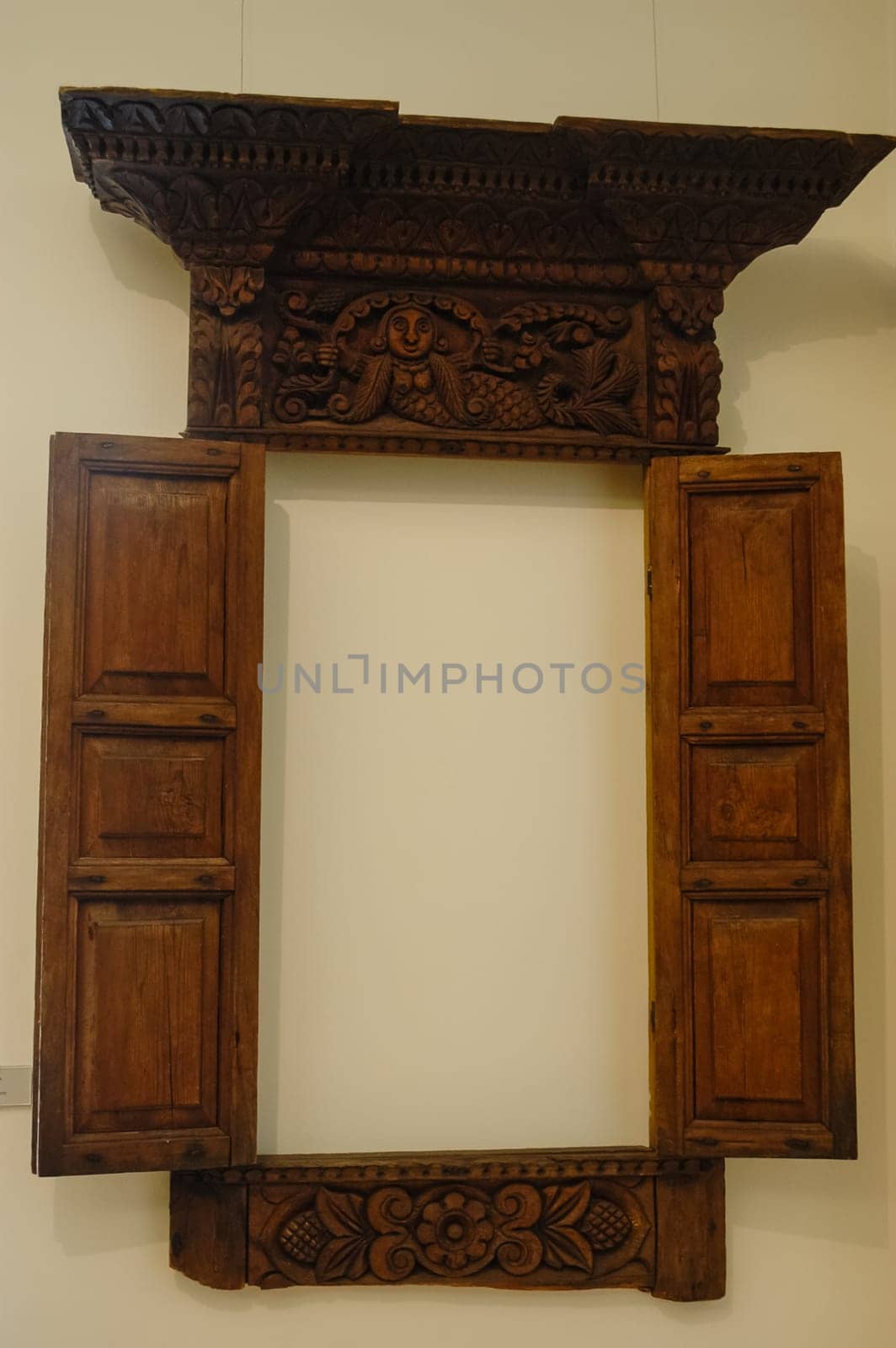 Carving on wood on cash and cantikas. Ancient Russian creativity. Museum of Russian Culture.