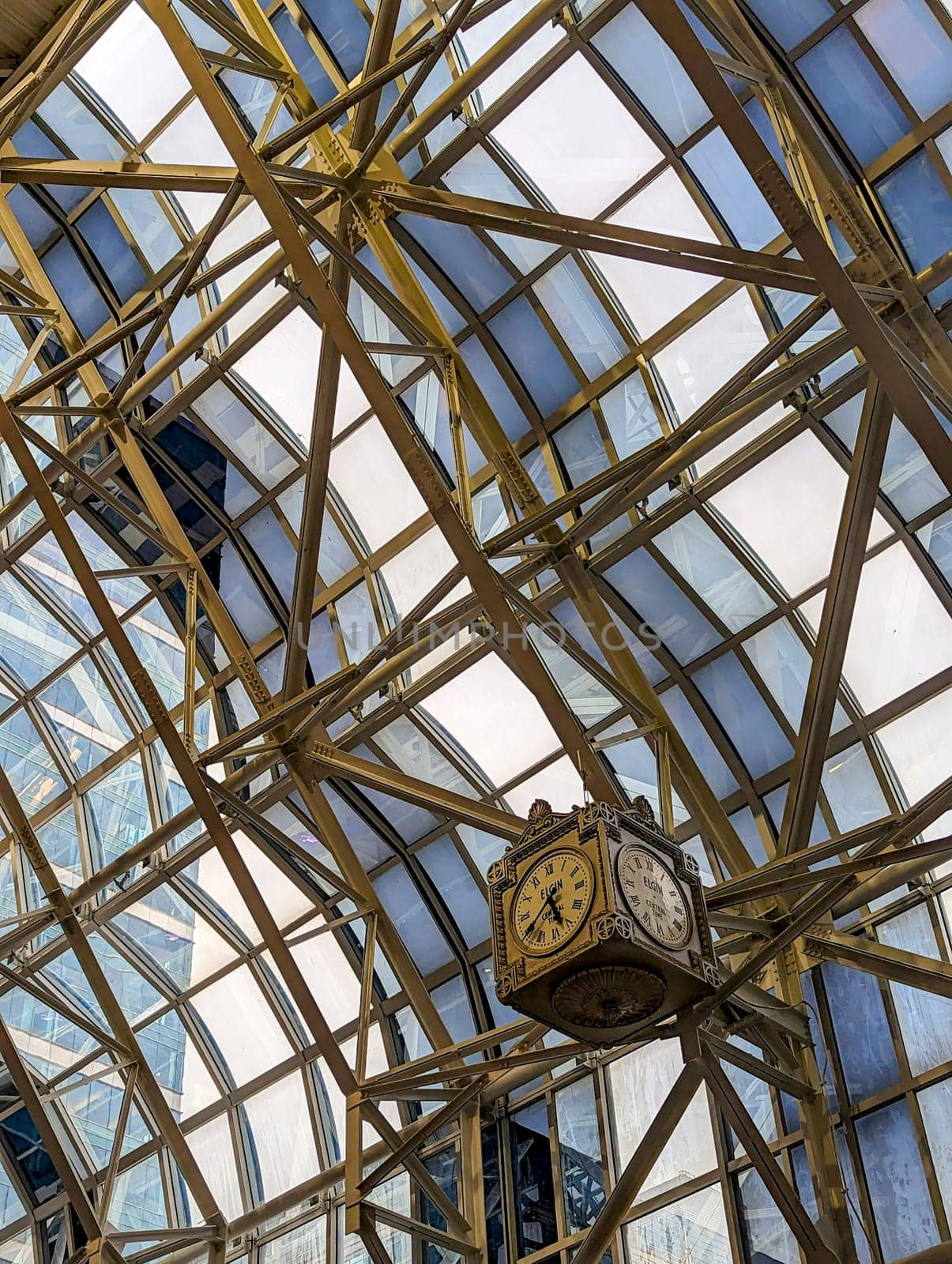 ogilvie train station chicago clock and roof