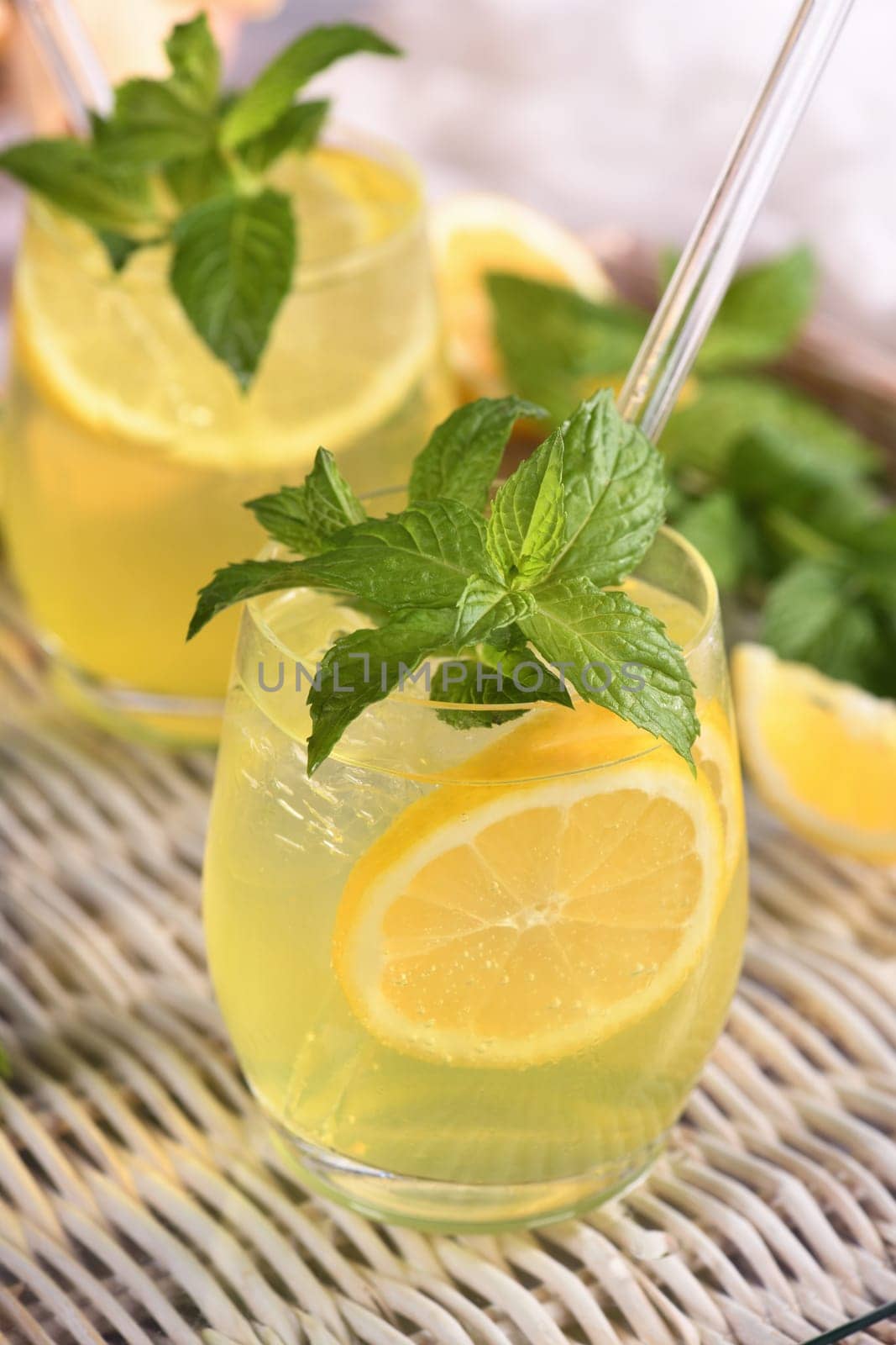 The Limoncello Spritz is a light, refreshing, cool cocktail made with lemon liqueur, prosecco and sparkling water, mint and a slice of lemon.