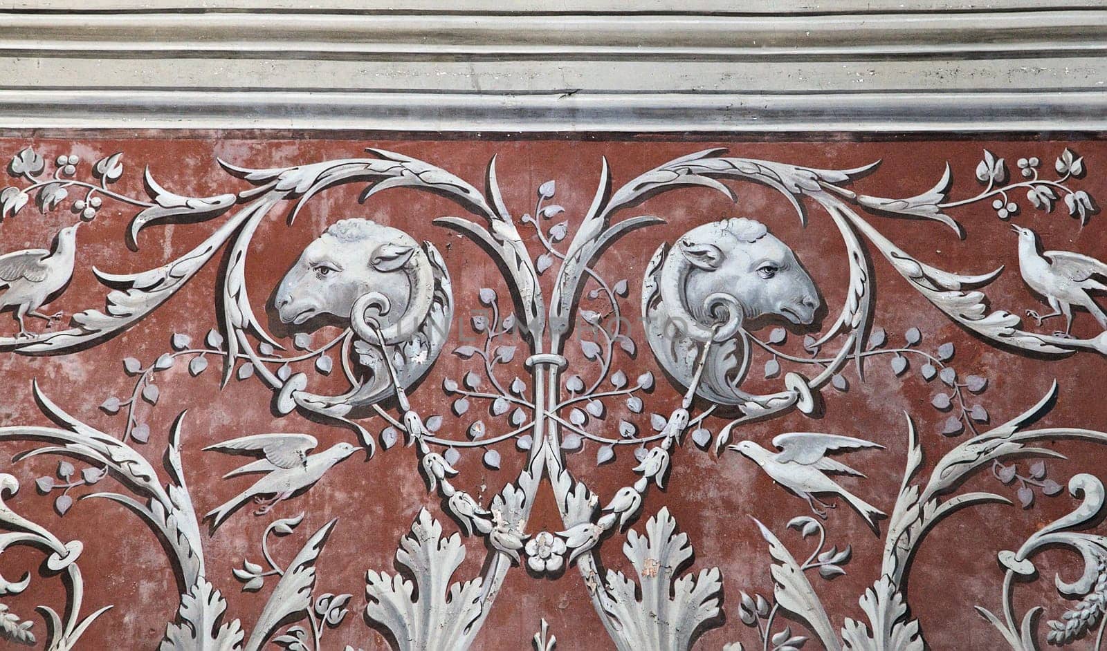 Floral and animal reliefs enhance Sainte-Secile cathedral's interior, showcasing Albi's artistic mastery.