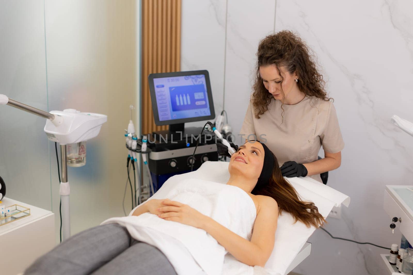A skilled therapist performs a skin treatment that rejuvenates and hydrates while removing impurities, leaving the client refreshed and relaxed in a tranquil spa atmosphere.